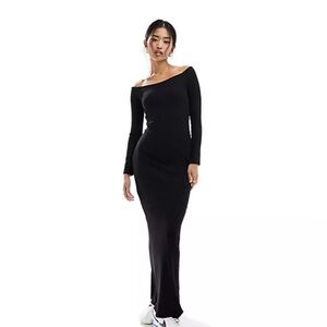 Off the shoulder long sleeve shaping maxi dress! 👗